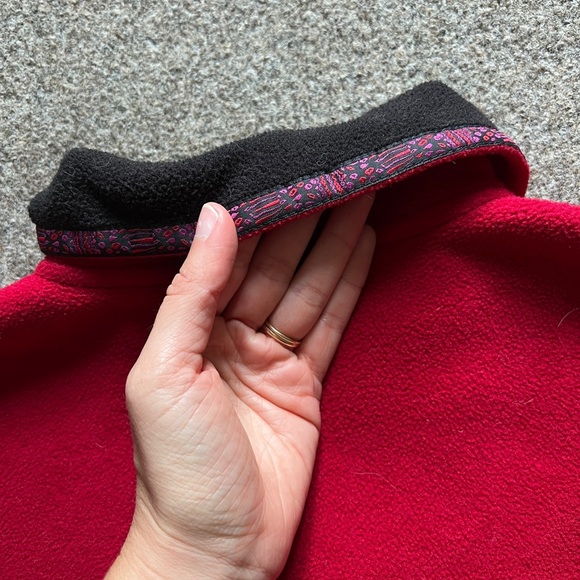 Vintage Red Fleece Button Front Jacket Womens XS Black Collar Polartec Retro 90s - Picture 12 of 16